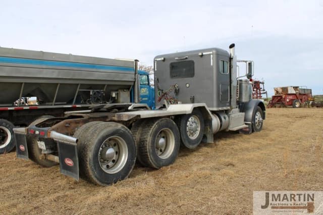 Image of Peterbilt 388 equipment image 2