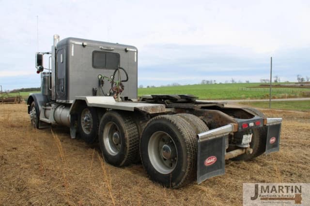 Image of Peterbilt 388 equipment image 3