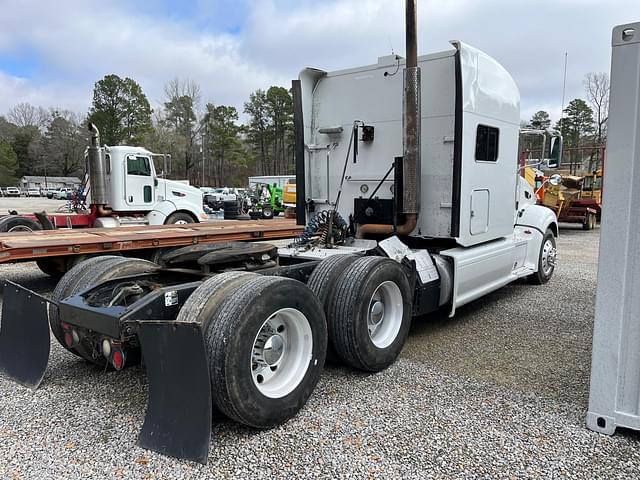 Image of Peterbilt 386 equipment image 4