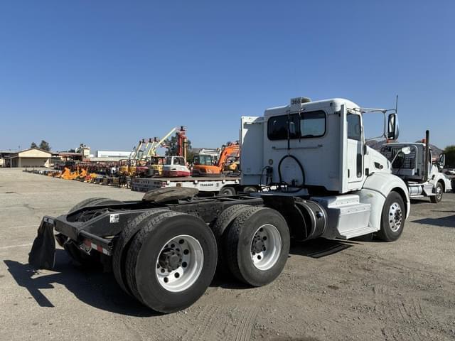 Image of Peterbilt 384 equipment image 2