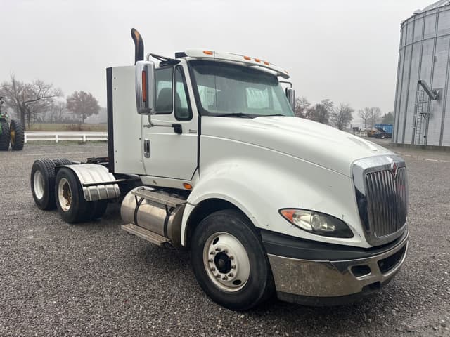 Image of International ProStar Plus 122 equipment image 4