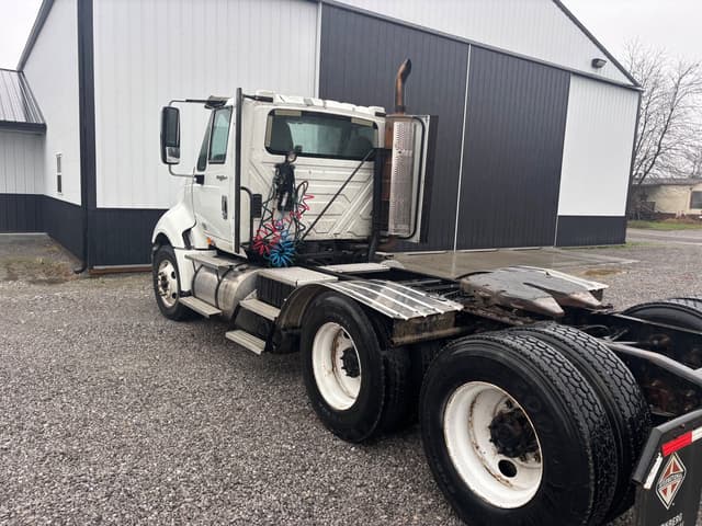 Image of International ProStar Plus 122 equipment image 1