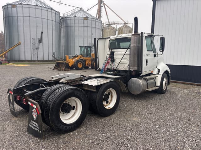 Image of International ProStar Plus 122 equipment image 3