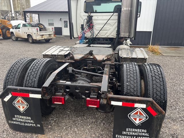 Image of International ProStar Plus 122 equipment image 2