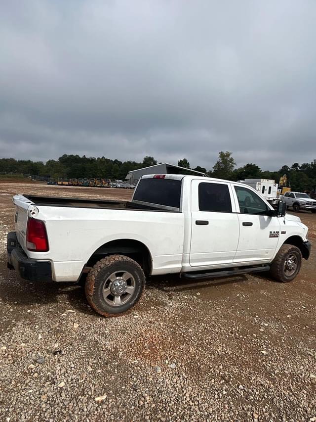 Image of Dodge Ram 2500HD equipment image 2
