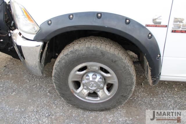 Image of Dodge Ram 3500 equipment image 4