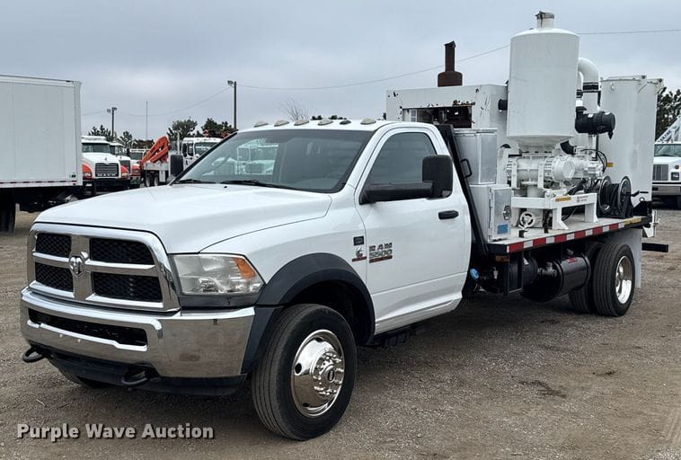 2013 Dodge Ram 5500 Equipment Image0