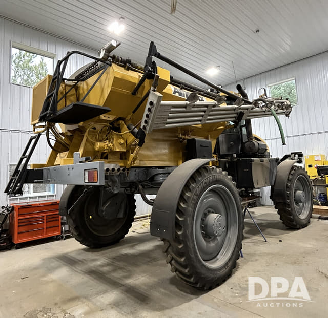 Image of RoGator RG1300 equipment image 1