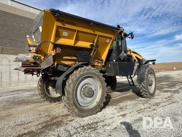 Image of RoGator RG1100 equipment image 4