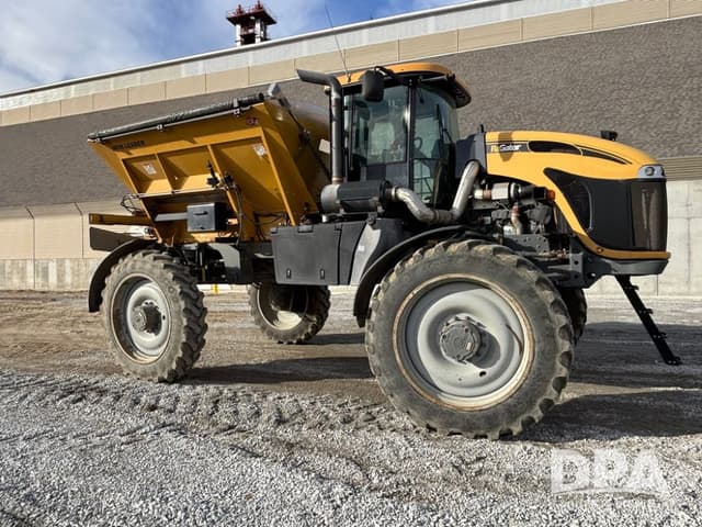Image of RoGator RG1100 equipment image 1