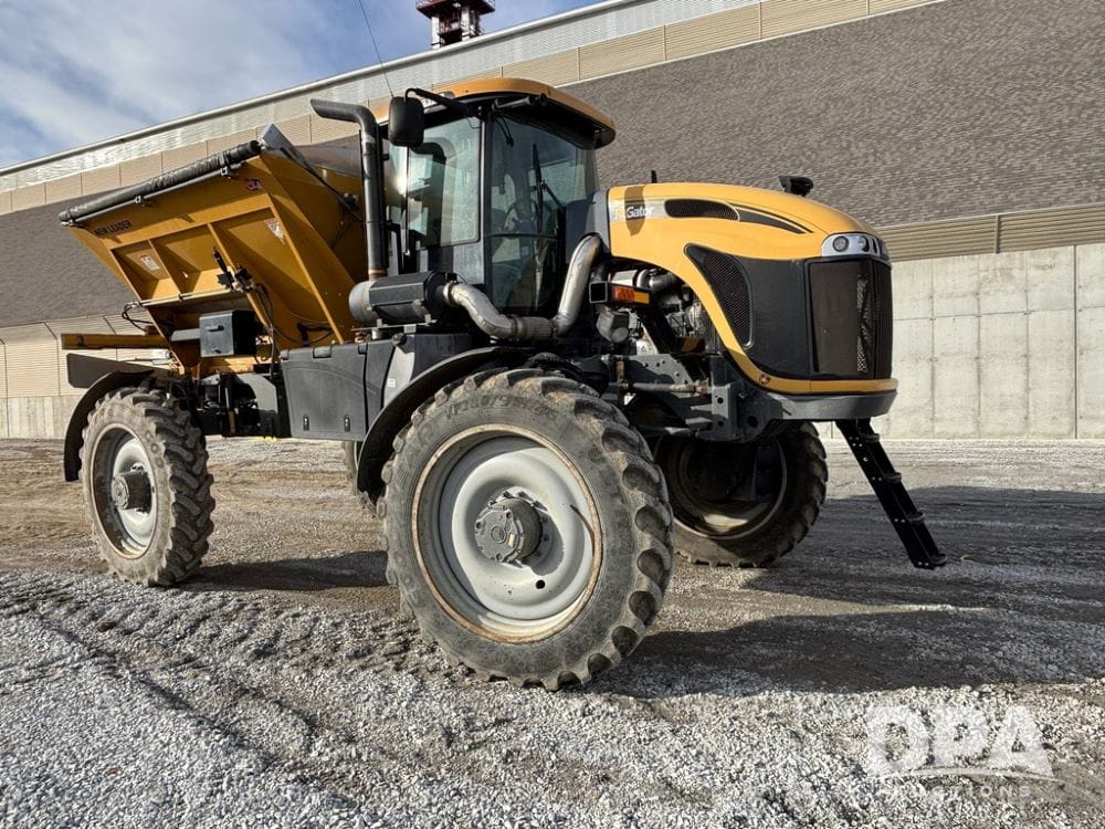 2013 RoGator RG1100 Equipment Image0