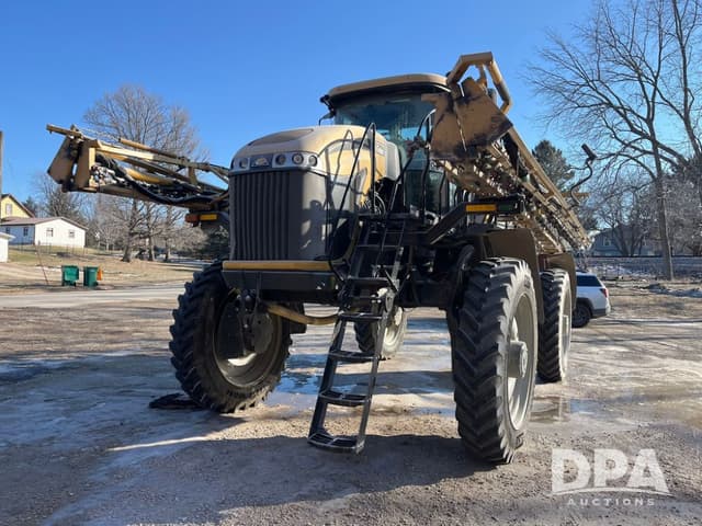 Image of RoGator RG1100 equipment image 1