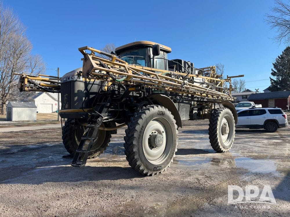 2013 RoGator RG1100 Equipment Image0