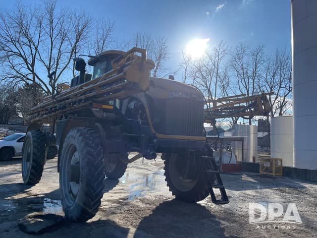 Image of RoGator RG1100 equipment image 3