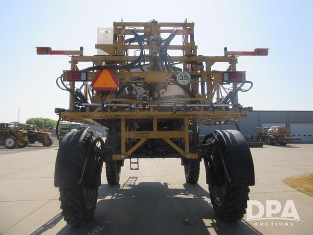 Image of RoGator RG1100 equipment image 3