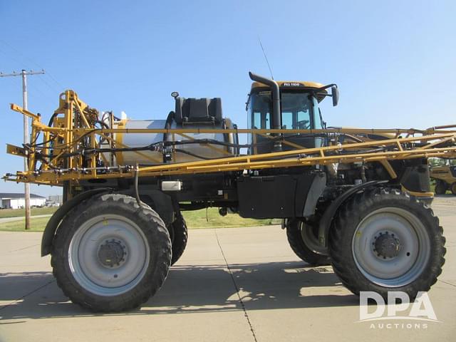 Image of RoGator RG1100 equipment image 1