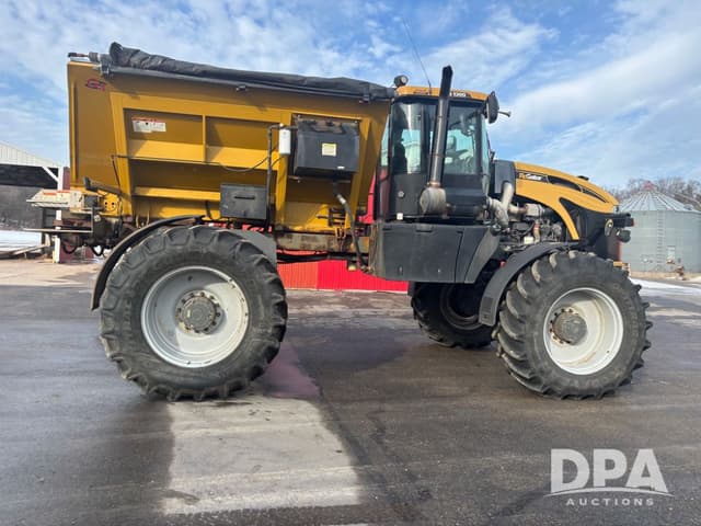 Image of RoGator RG1300 equipment image 4