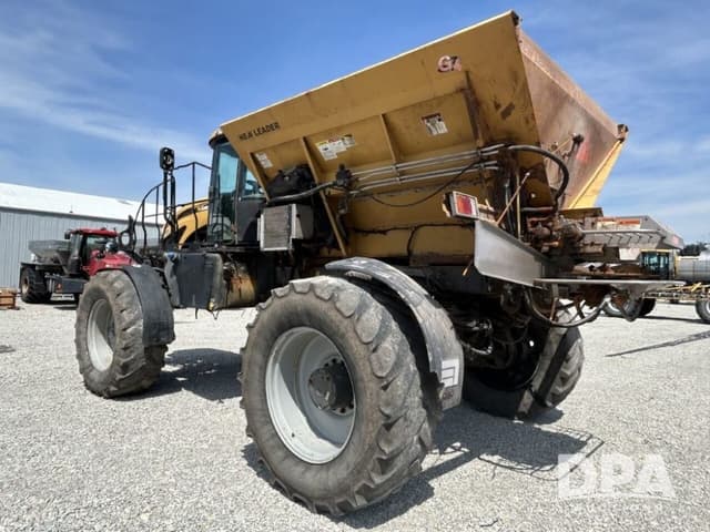 Image of RoGator RG1300 equipment image 2
