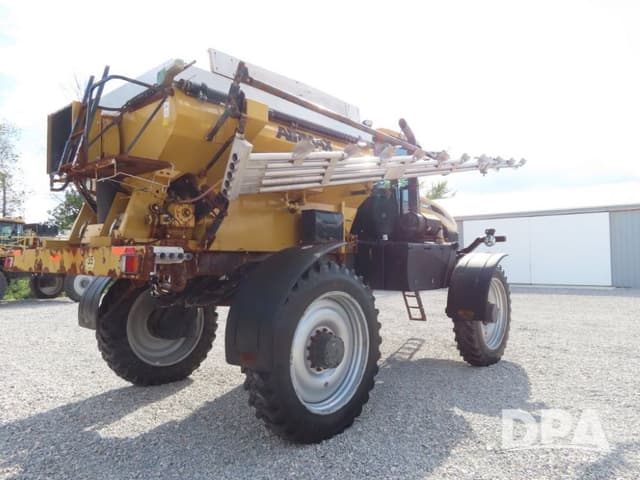 Image of RoGator RG1300 equipment image 3