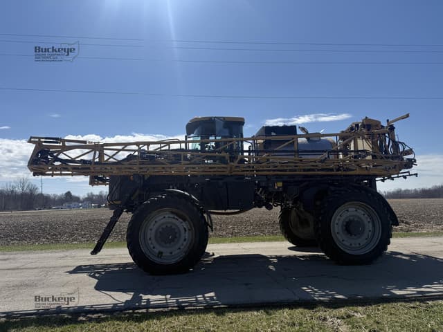 Image of RoGator RG1100 equipment image 2