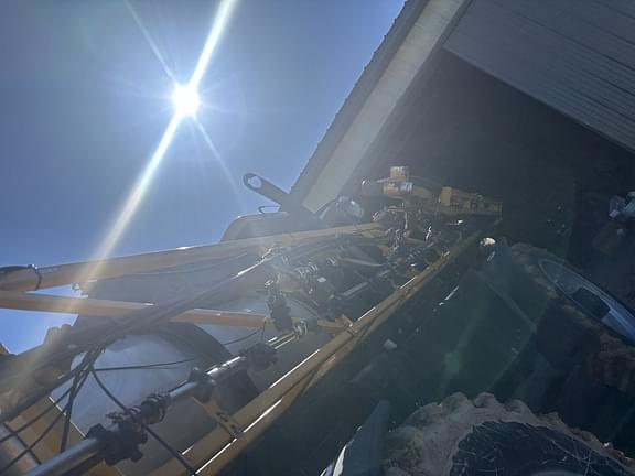Image of RoGator RG1100 equipment image 3