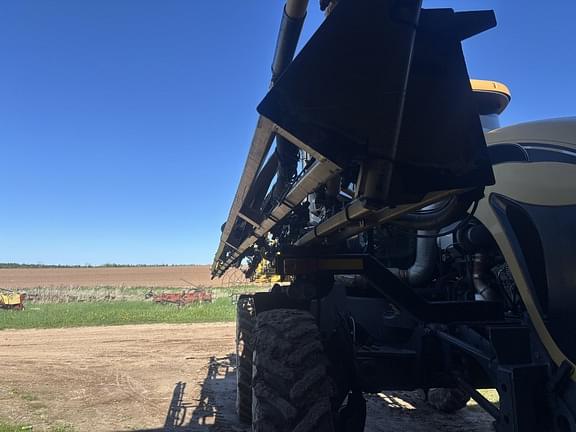 Image of RoGator RG1100 equipment image 4