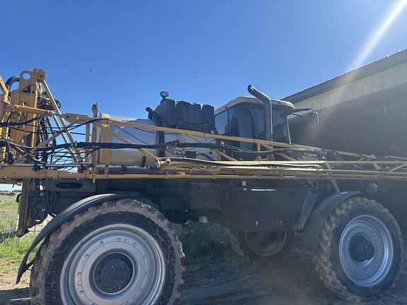 Image of RoGator RG1100 equipment image 1