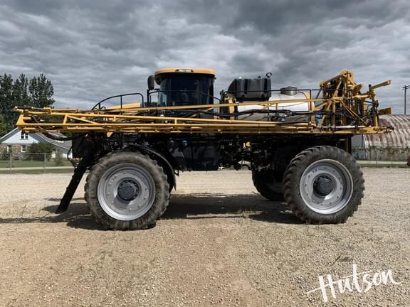 Image of RoGator RG1100 equipment image 2