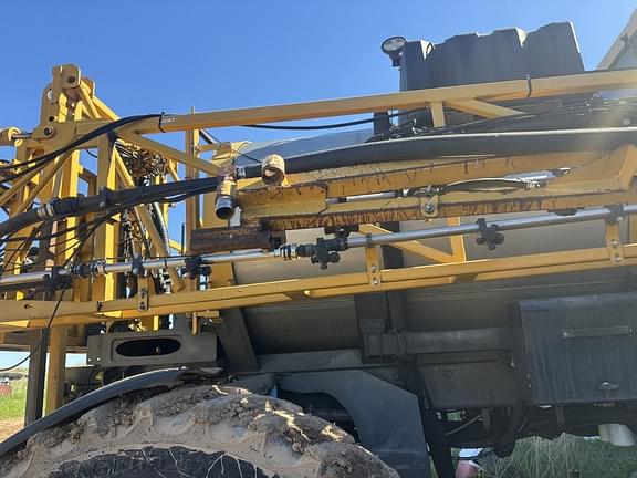 Image of RoGator RG1100 equipment image 2