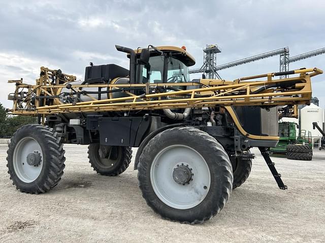 Image of RoGator RG1100 equipment image 1