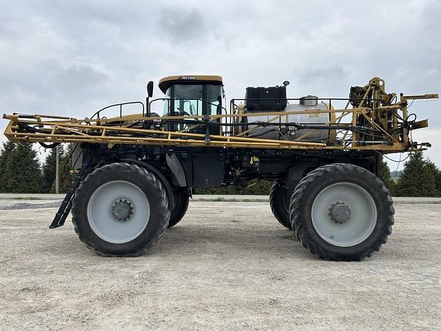 Image of RoGator RG1100 equipment image 2