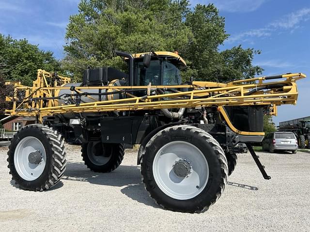 Image of RoGator RG1100 equipment image 1
