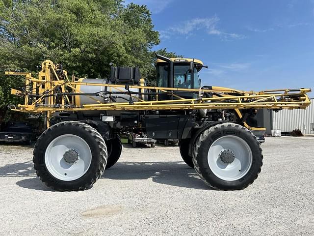 Image of RoGator RG1100 equipment image 3