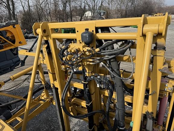 Image of RoGator RG1100 equipment image 4