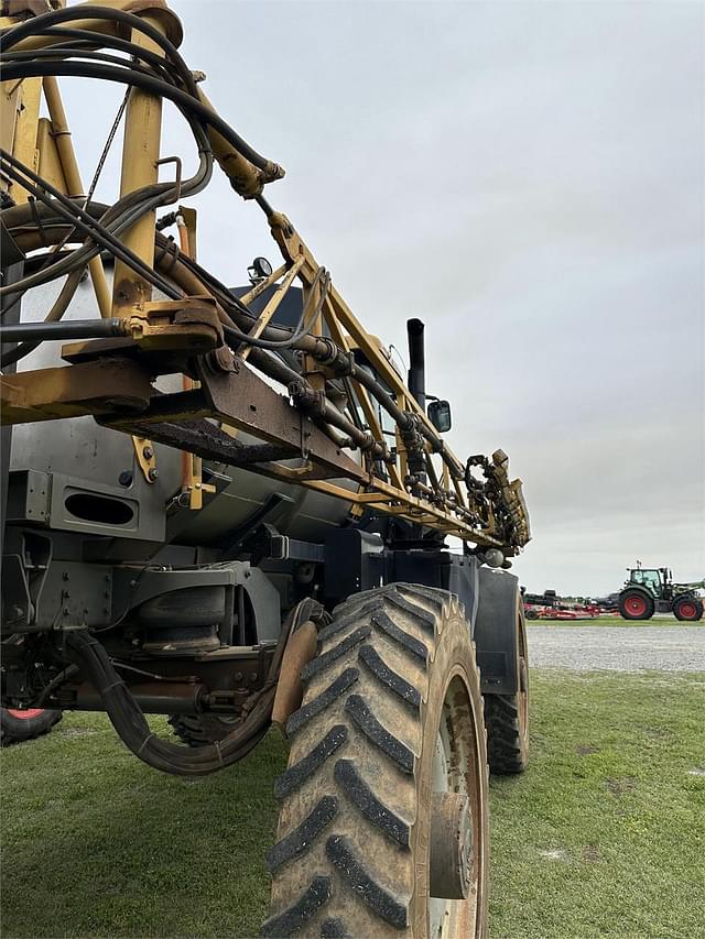 Image of RoGator RG1100 equipment image 3