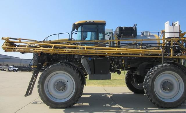 Image of RoGator RG1100 equipment image 1