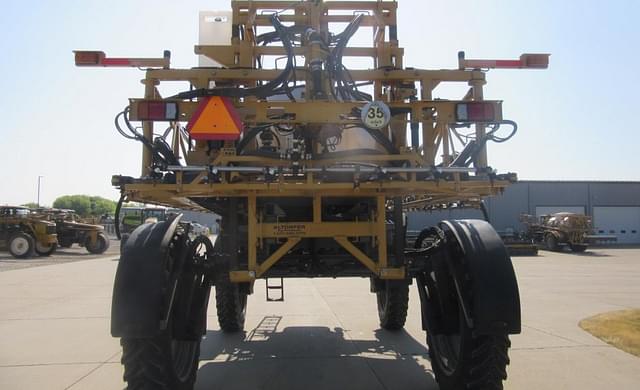 Image of RoGator RG1100 equipment image 4