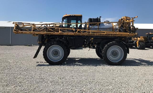 Image of RoGator RG1100 equipment image 1