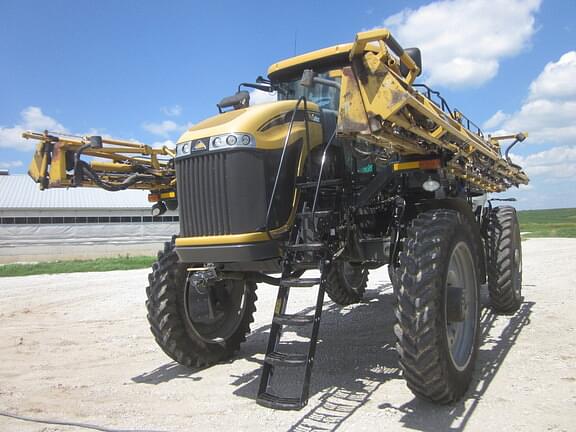 2013 RoGator RG1100 Equipment Image0