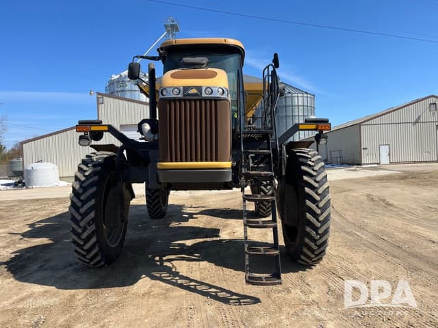 Image of RoGator RG1100 equipment image 1
