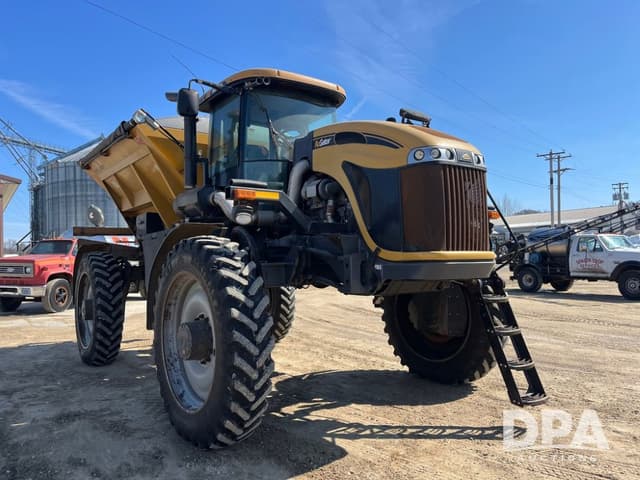 Image of RoGator RG1100 equipment image 2