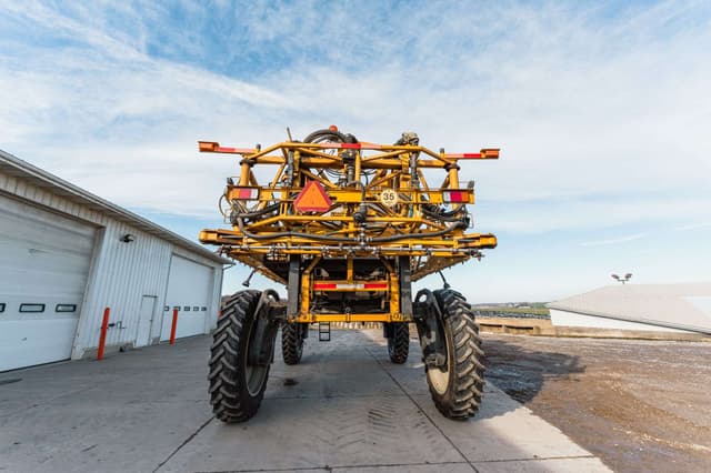 Image of RoGator RG1100 equipment image 2