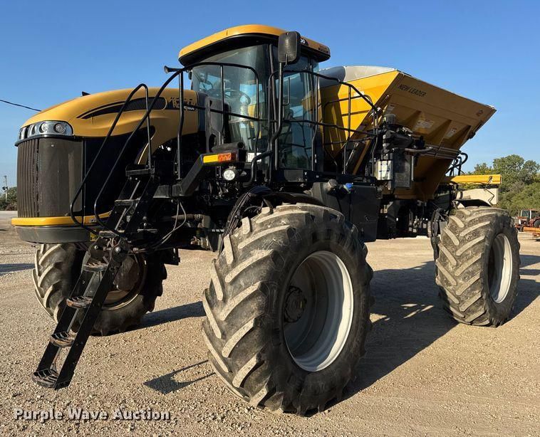 2013 RoGator RG1100 Equipment Image0