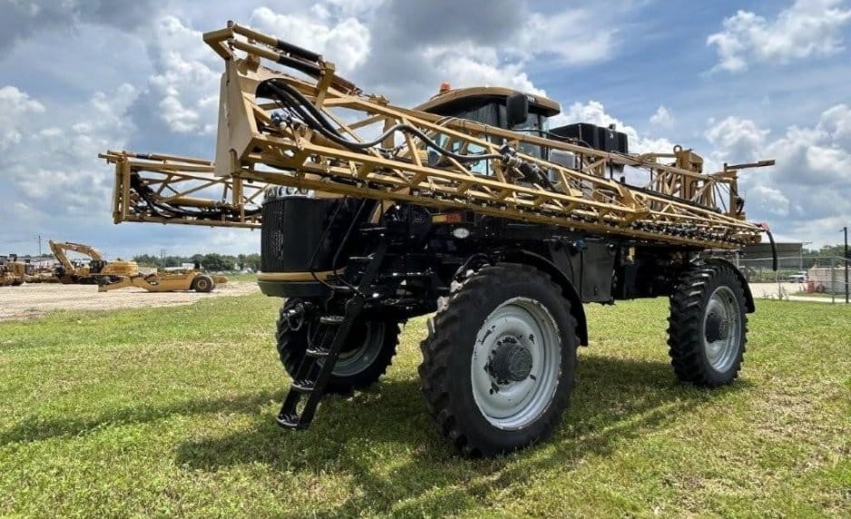 2013 RoGator RG1300 Equipment Image0