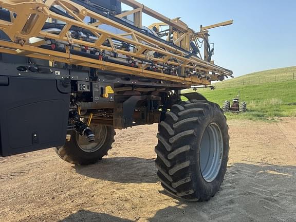 Image of RoGator RG1300 equipment image 2