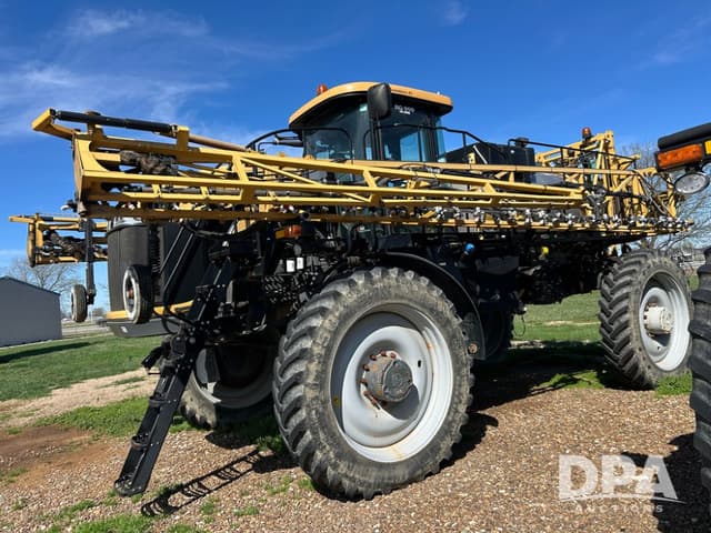 Image of RoGator RG900 equipment image 1