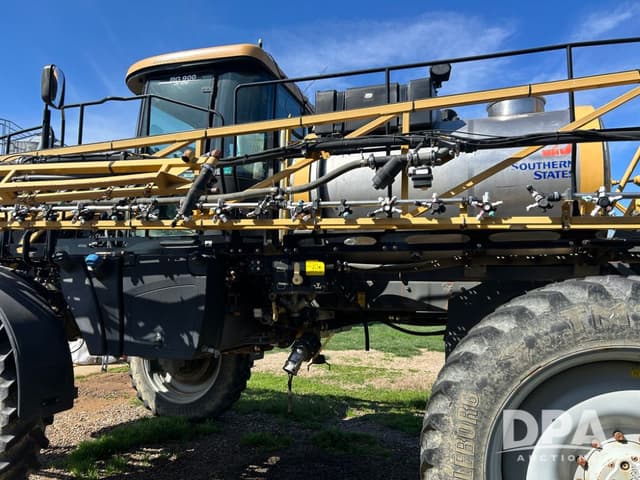 Image of RoGator RG900 equipment image 3