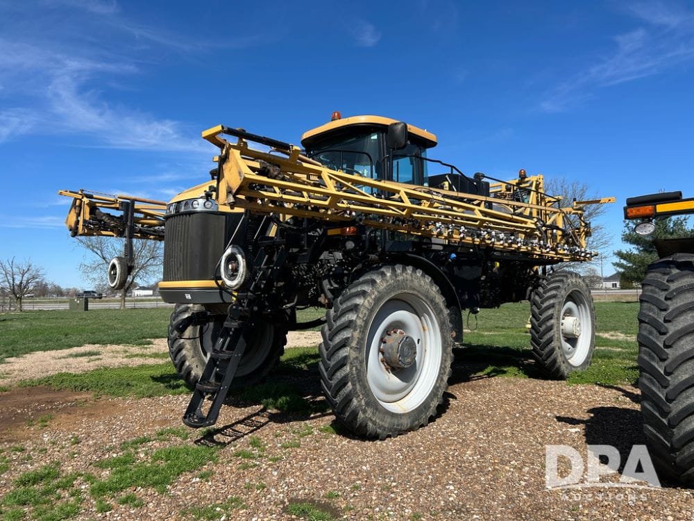 2013 RoGator RG900 Equipment Image0