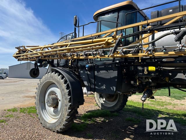 Image of RoGator RG900 equipment image 2