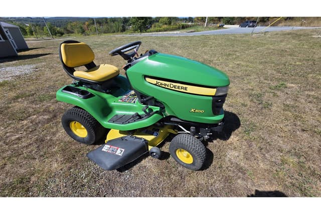 Image of John Deere X300 equipment image 4